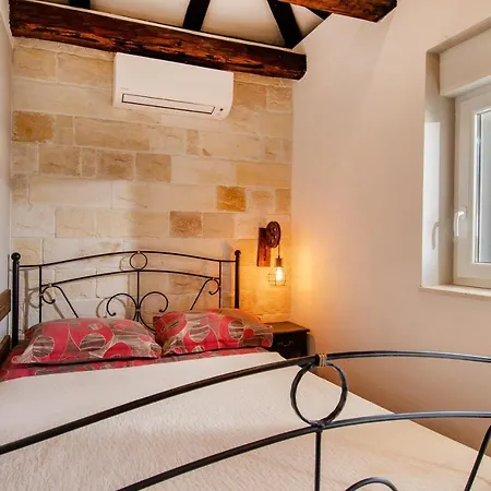 アパート Ami スプリト